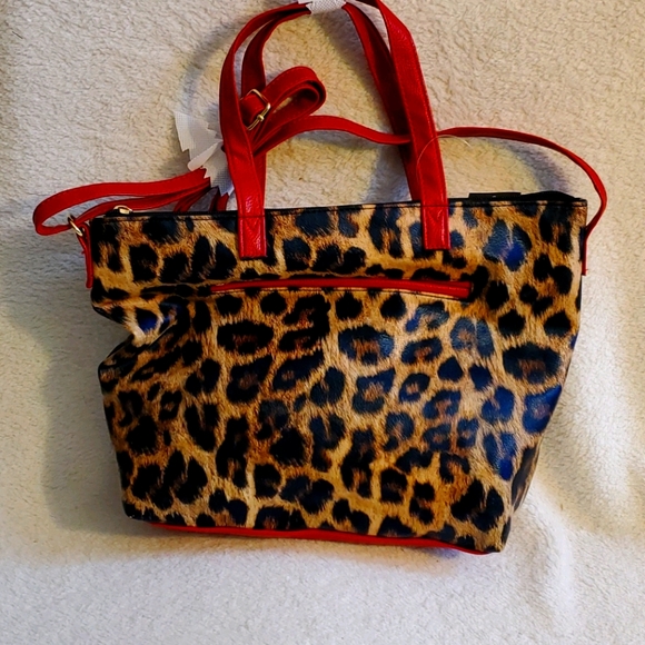 No name Handbags - NWT Womens leopard Crossbody Purse / Handbag 👜